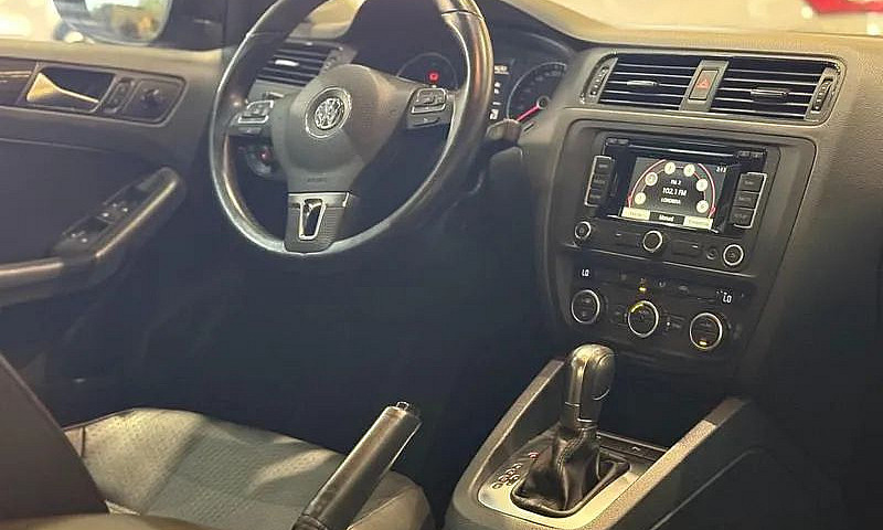 Volkswagen Jetta Com...