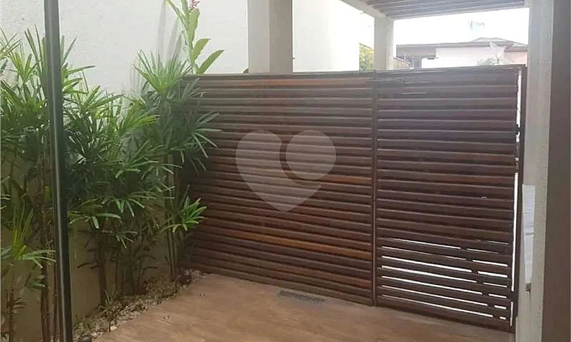 Condomínio Com 3 Qua...