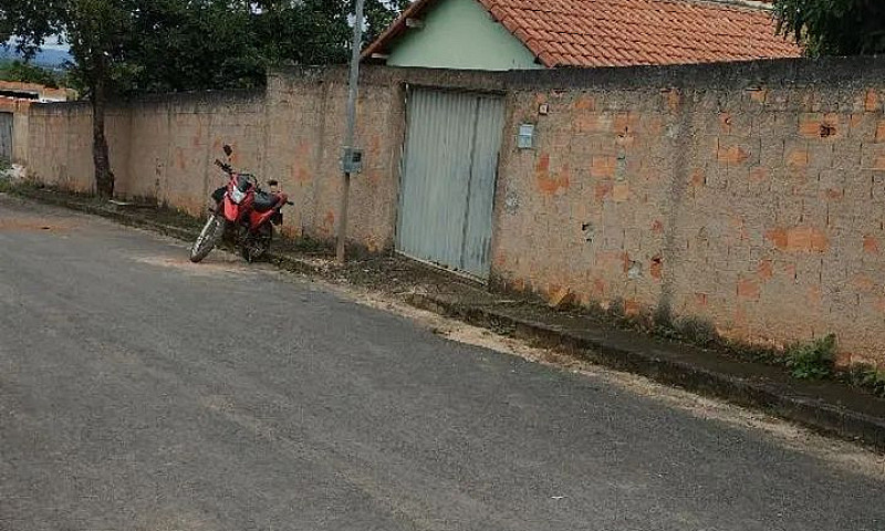 Vende-Se Casa E 1 Ba...