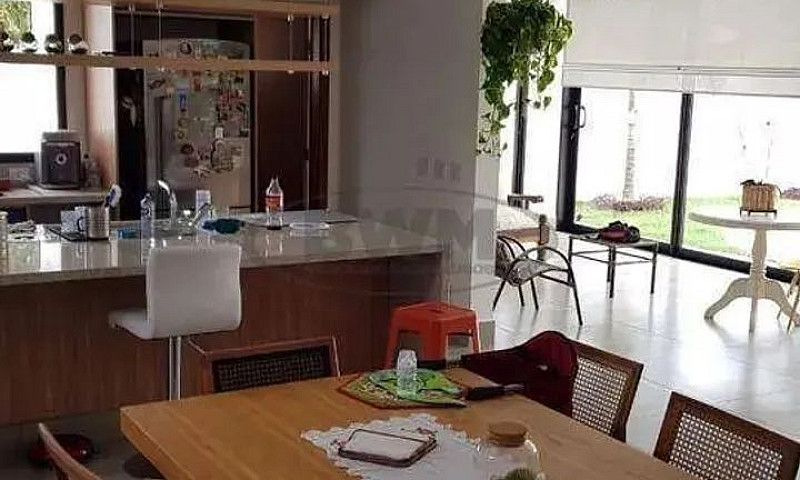 Casa Com 4 Dormitóri...