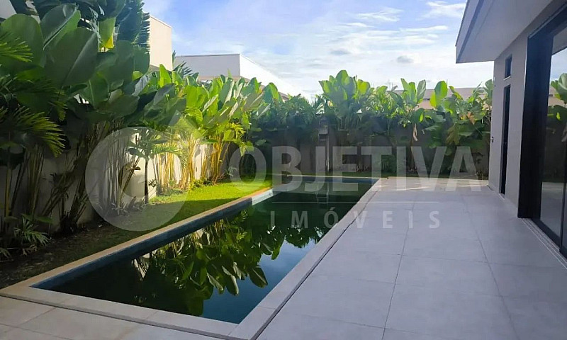 Casa Em Condomínio P...