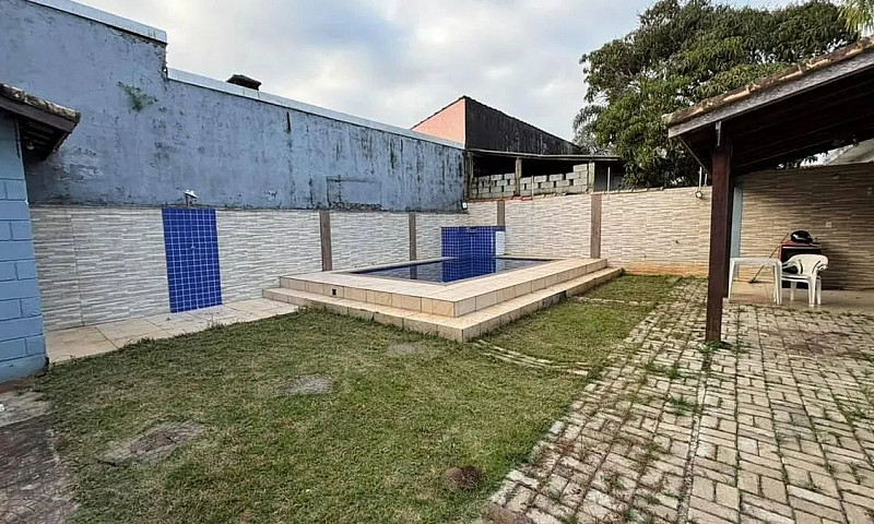 Casa Com 3 Quartos À...