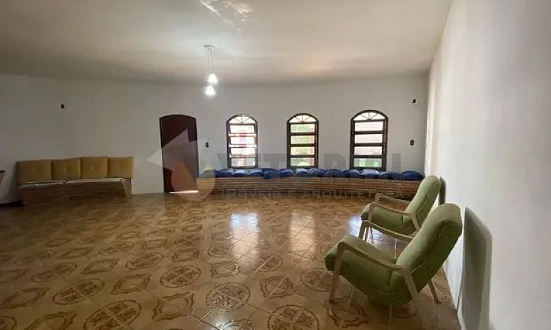 Casa Com 2 Dormitóri...