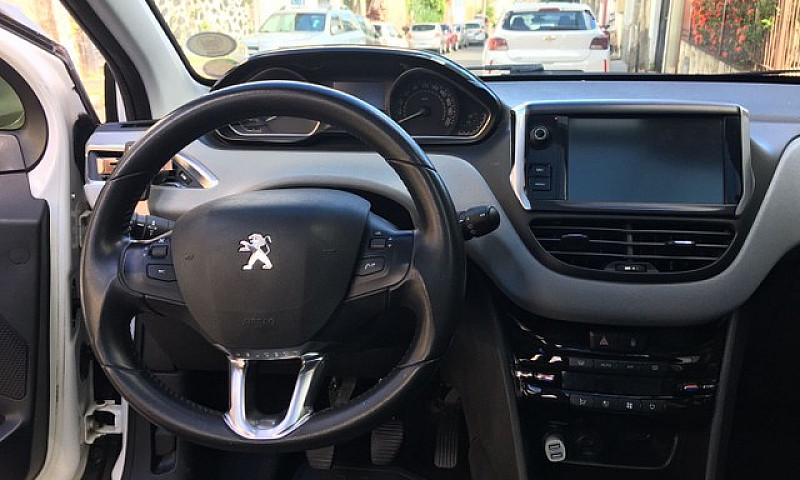 Peugeot 208...