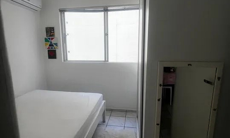 Quarto Com Acesso As...