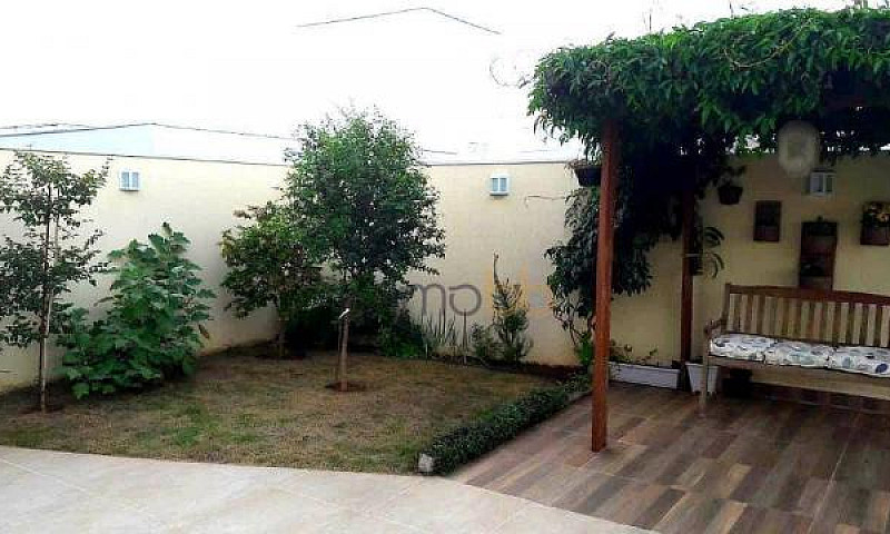 Casa Com 4 Dormitóri...