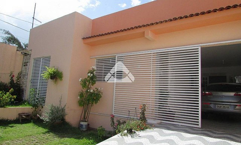 Casa Com 3 Quartos E...