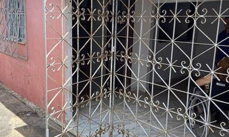 Casa Com 2 Quartos À...