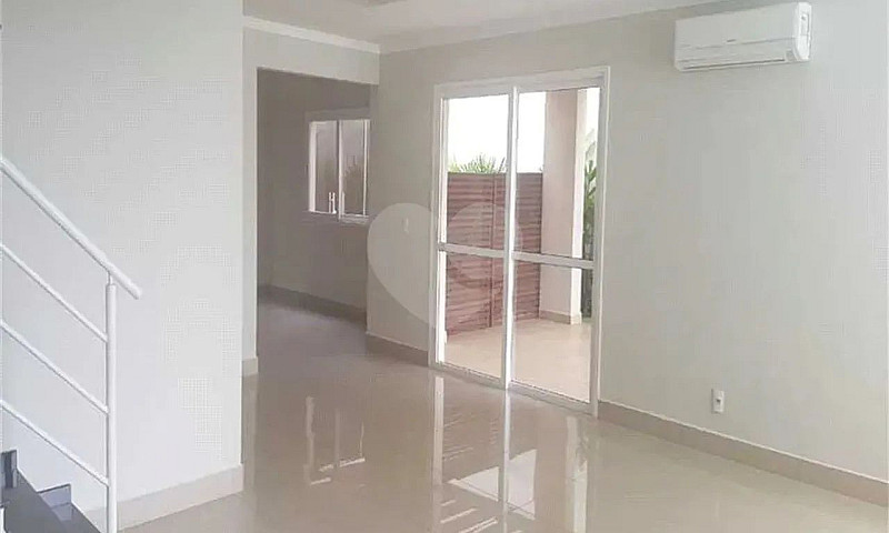 Condomínio Com 3 Qua...