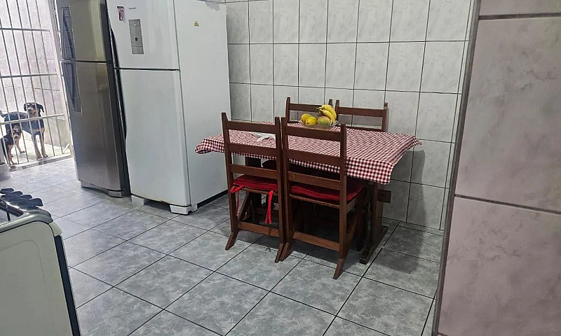 Casa De Tres Quartos...