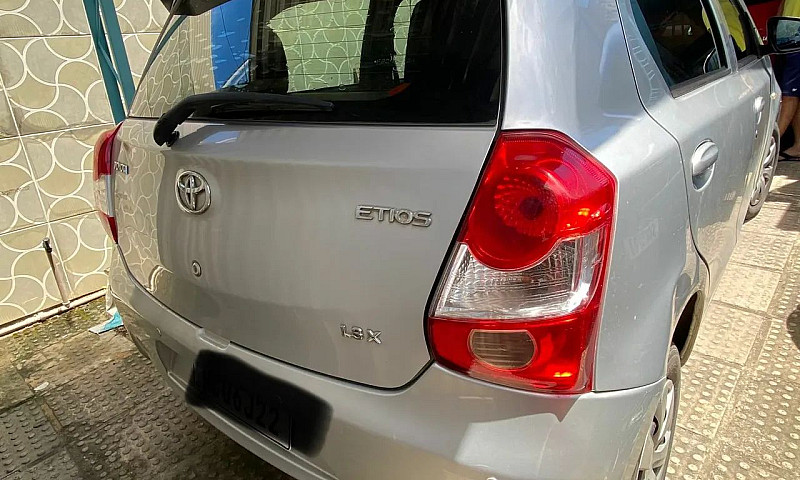 Toyota Etios X 1.3 F...