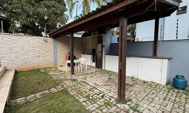 Casa Com 3 Quartos À...