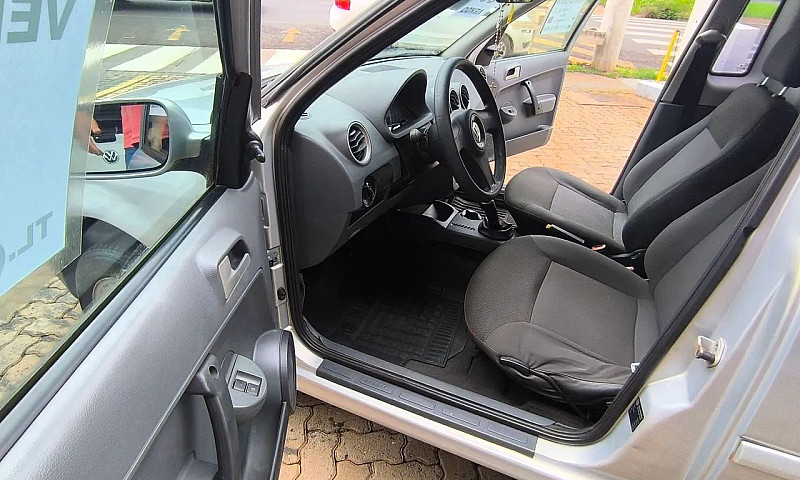 Volkswagen Saveiro 1...