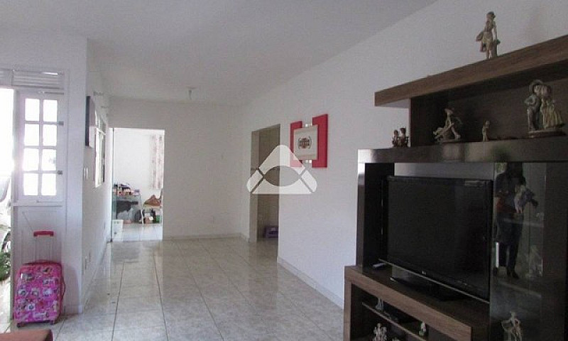 Casa Com 3 Quartos E...