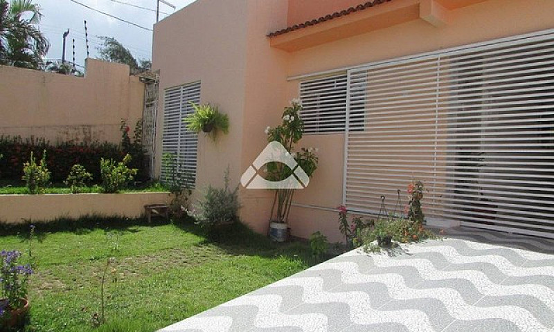 Casa Com 3 Quartos E...