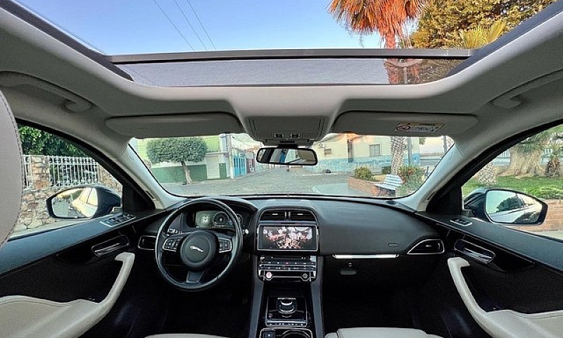 Jaguar F-Pace 2017 P...