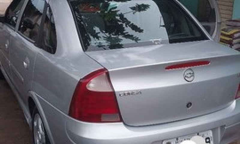 Corsa 1.8 Sedan...