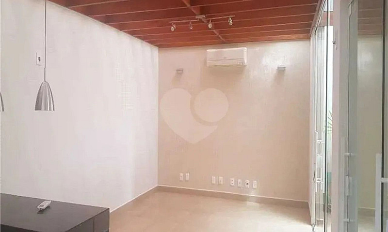Condomínio Com 3 Qua...