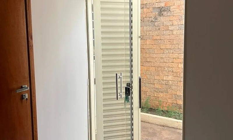 Casa Com Comércio...