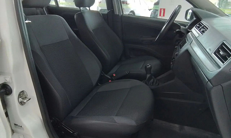 Volkswagen Voyage 1....