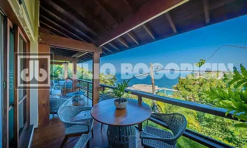 Casa Em Condomínio :...