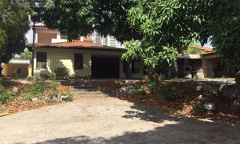 Ampla Casa Duplex...