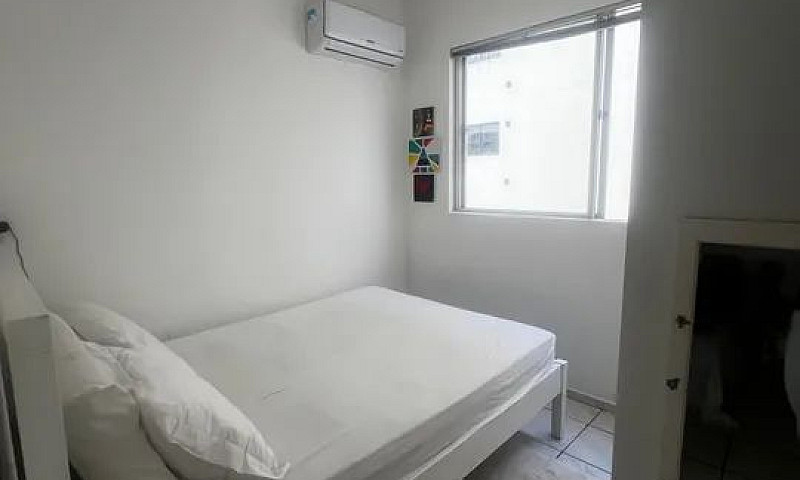 Quarto Com Acesso As...
