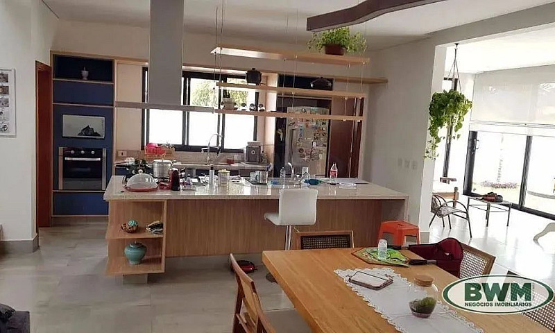 Casa Com 4 Dormitóri...