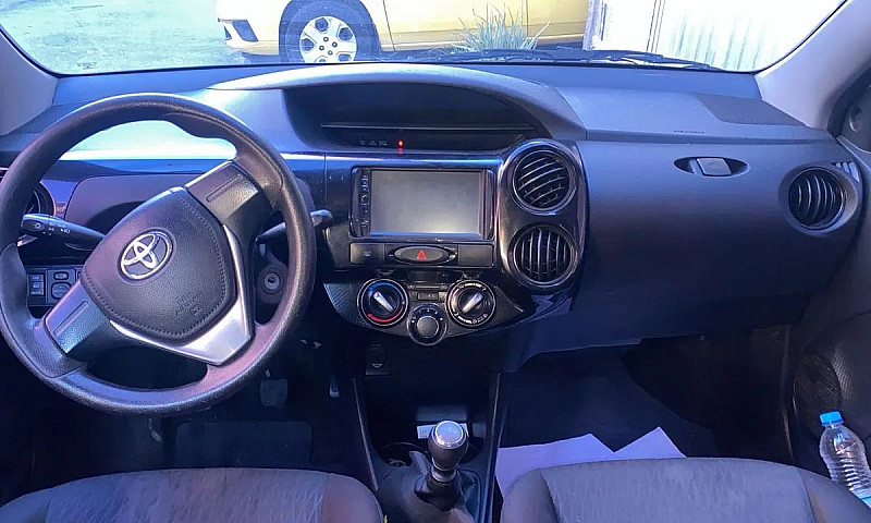 Toyota Etios X 1.3 F...