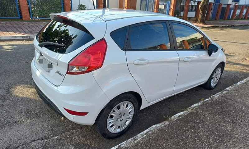 Ford Fiesta Se 1.6...