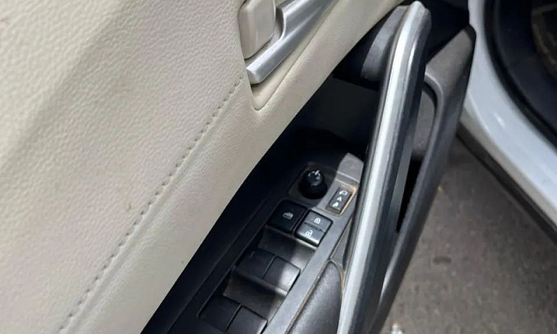 Toyota Corolla Cross...