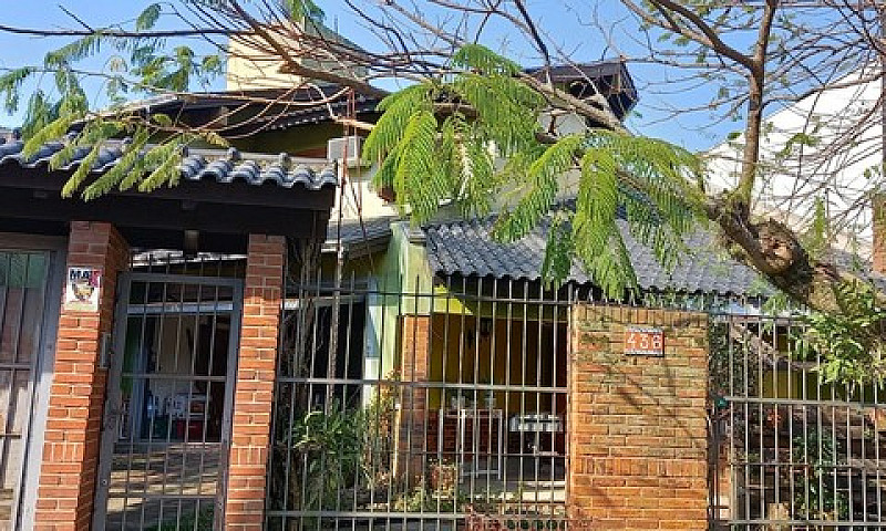 Casa Com 3 Dormitóri...