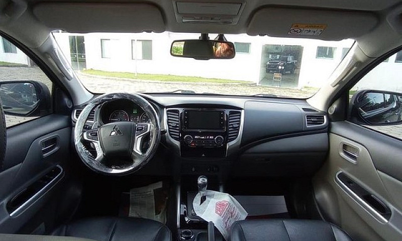 Mitsubishi L200 2.4 ...