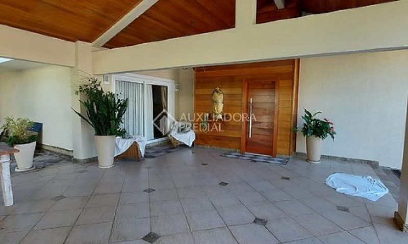 Casa De Condomínio À...