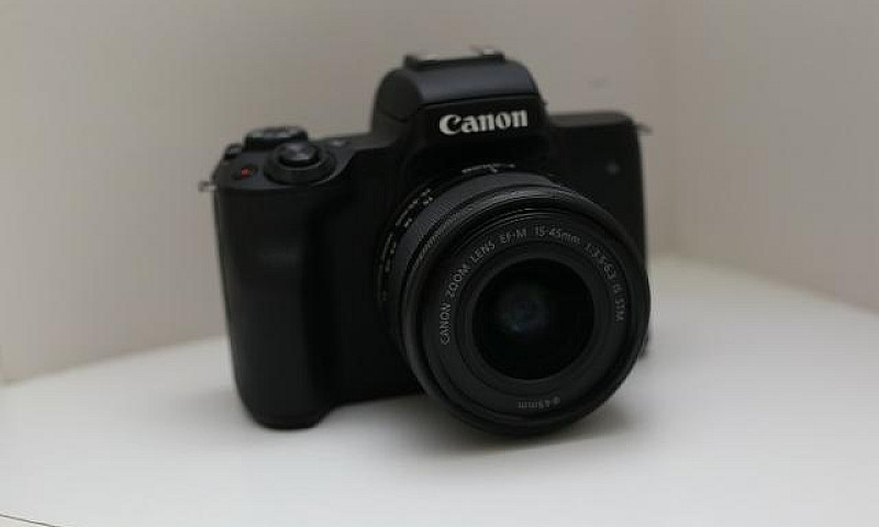 Canon M50 - Mirrorle...