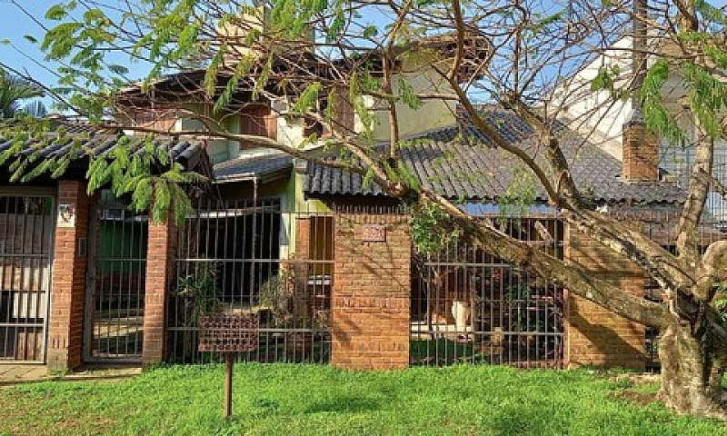 Casa Com 3 Dormitóri...