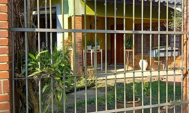 Casa Com 3 Dormitóri...