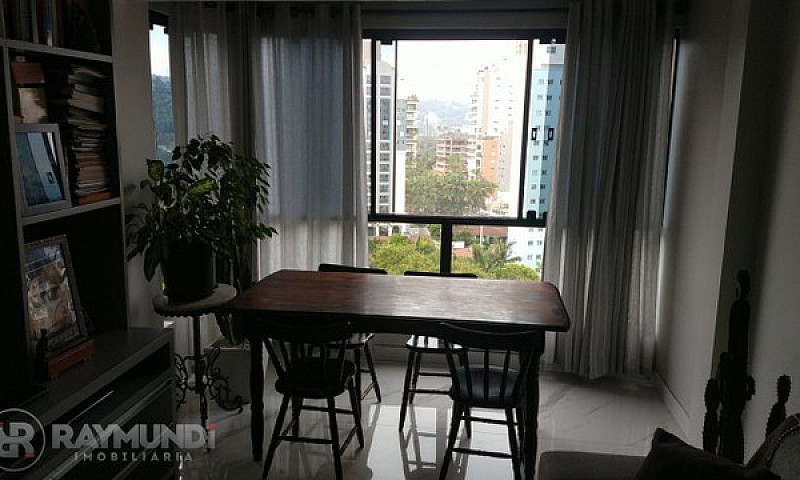 Apartamento Semimobi...