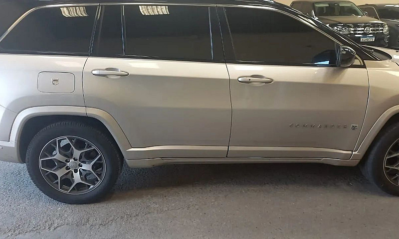Jeep Commander Overl...