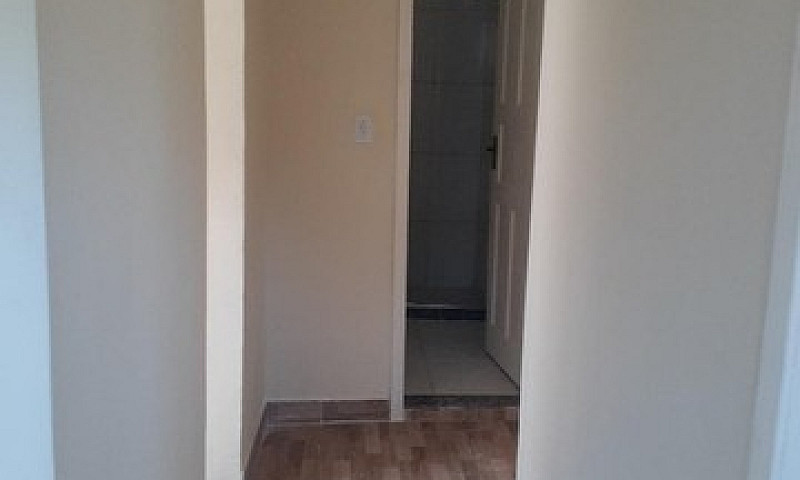 Casa Com 2 Quartos E...