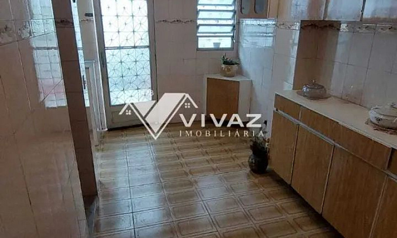 Excelente Casa Tripl...