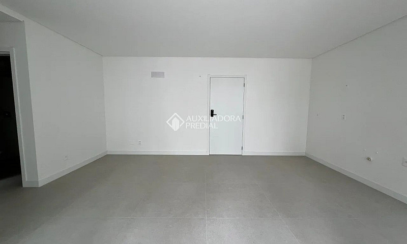 Apartamento Novo De ...