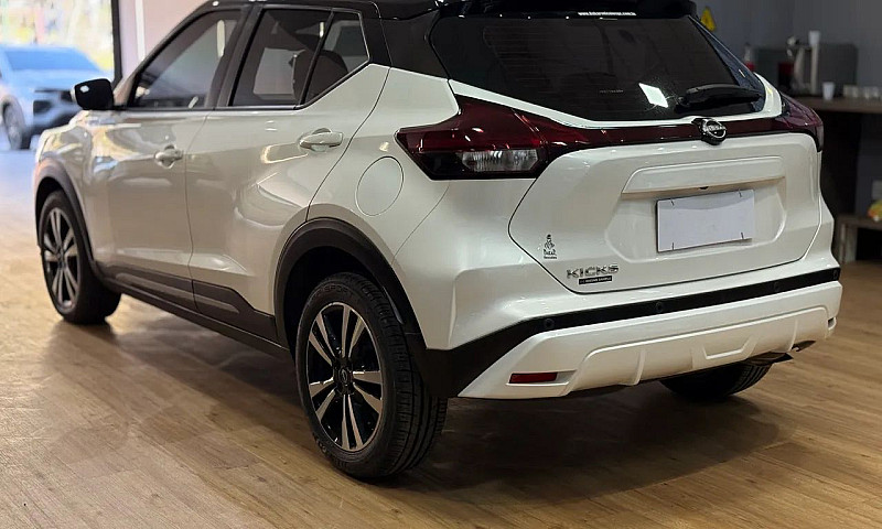 Nissan Kicks Exclusi...