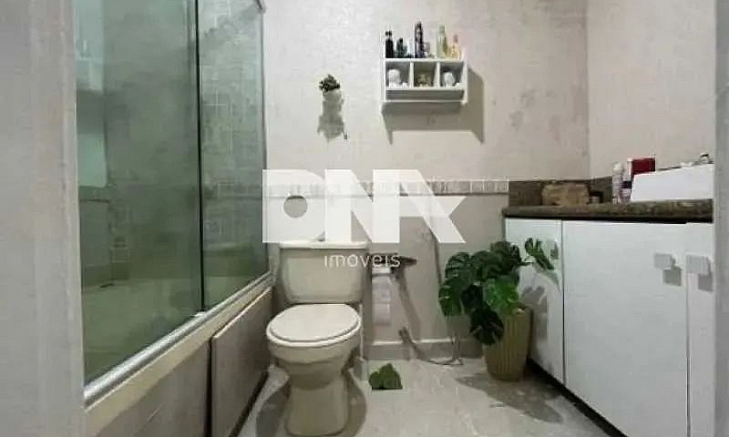 Apartamento-À Venda-...