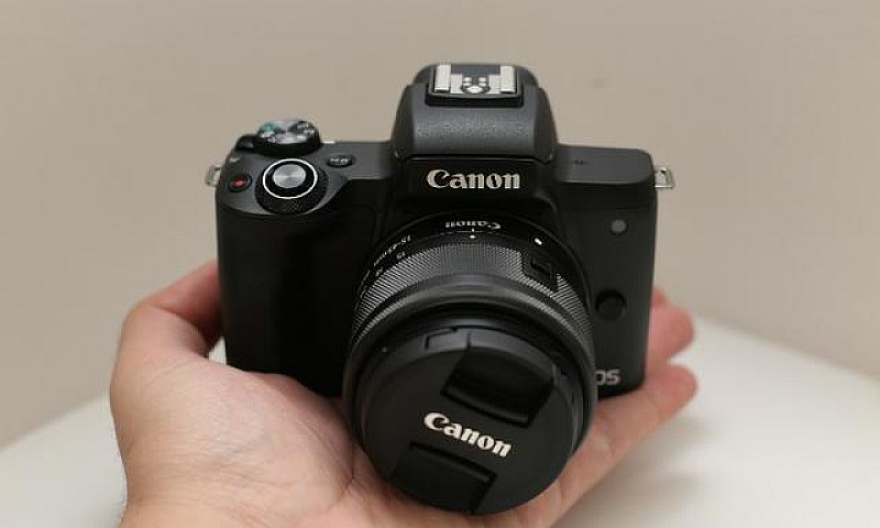 Canon M50 - Mirrorle...