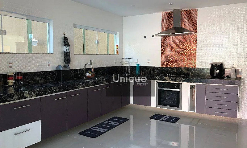 Casa Com 5 Dormitóri...