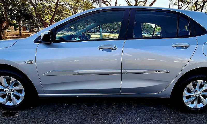 Chevrolet Onix Hatch...