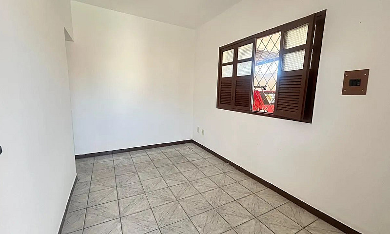Casa De Tres Quartos...
