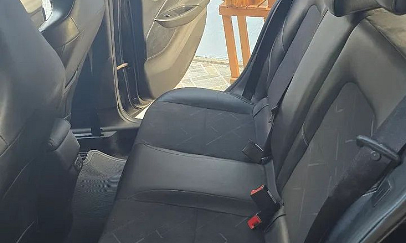 Chevrolet Onix Hatch...