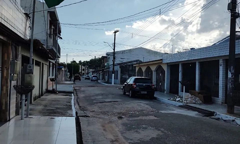 Vende-Se Ótima Casa ...